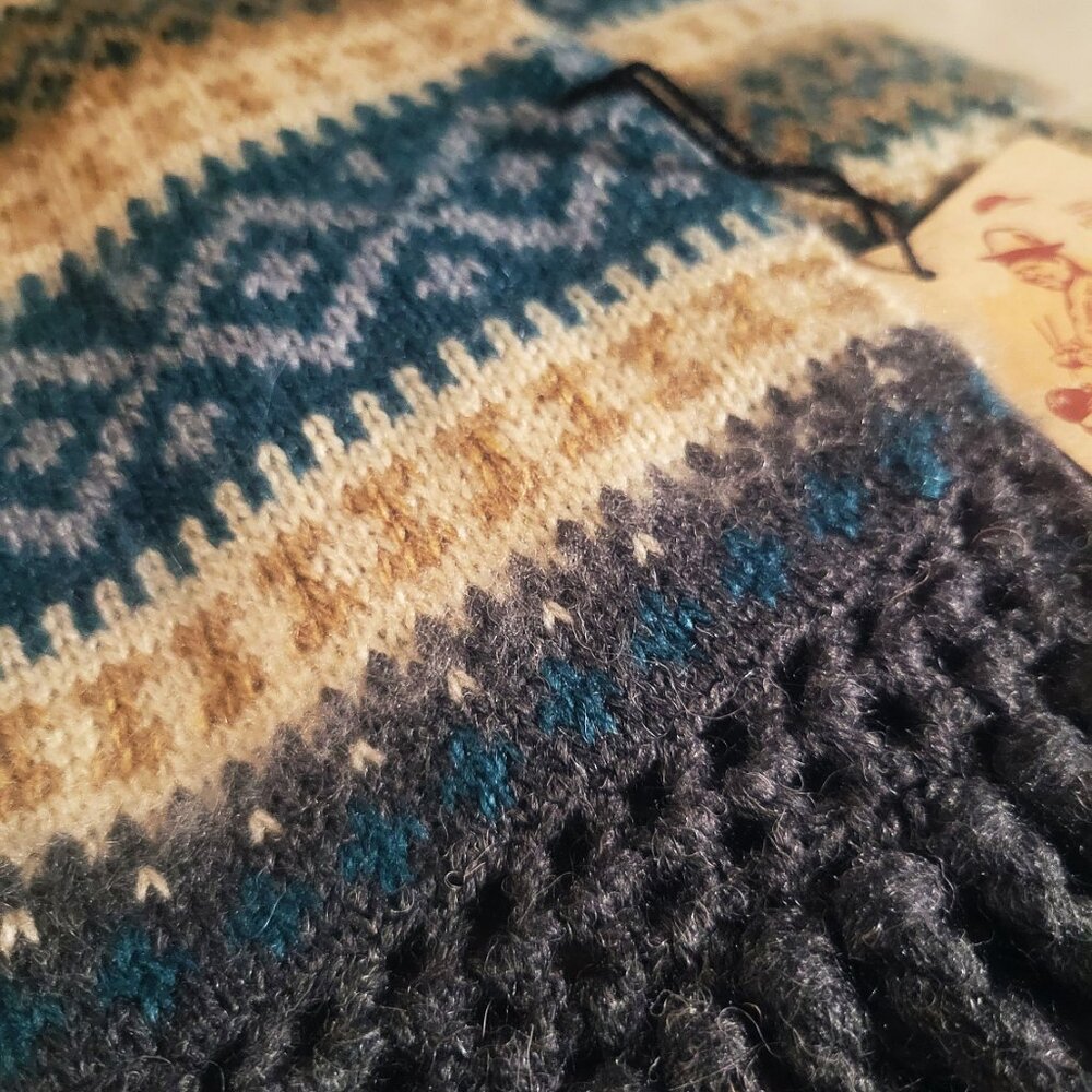 NWT! Andes Gifts Fair Trade Handmade Alpaca Blend Blue/Gray/Tan Pattern w/Fringe - Picture 6 of 10